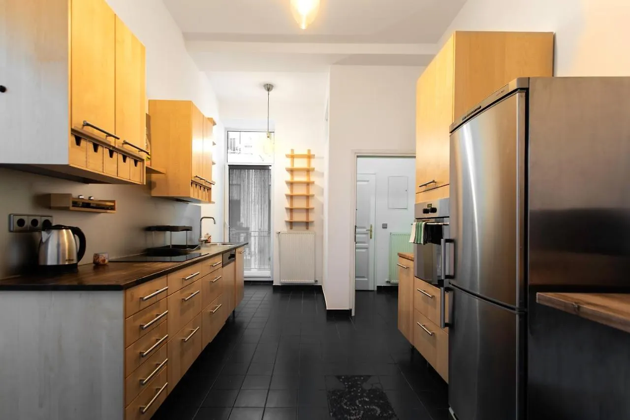 3-Bedroom Apartment In Central Vienna