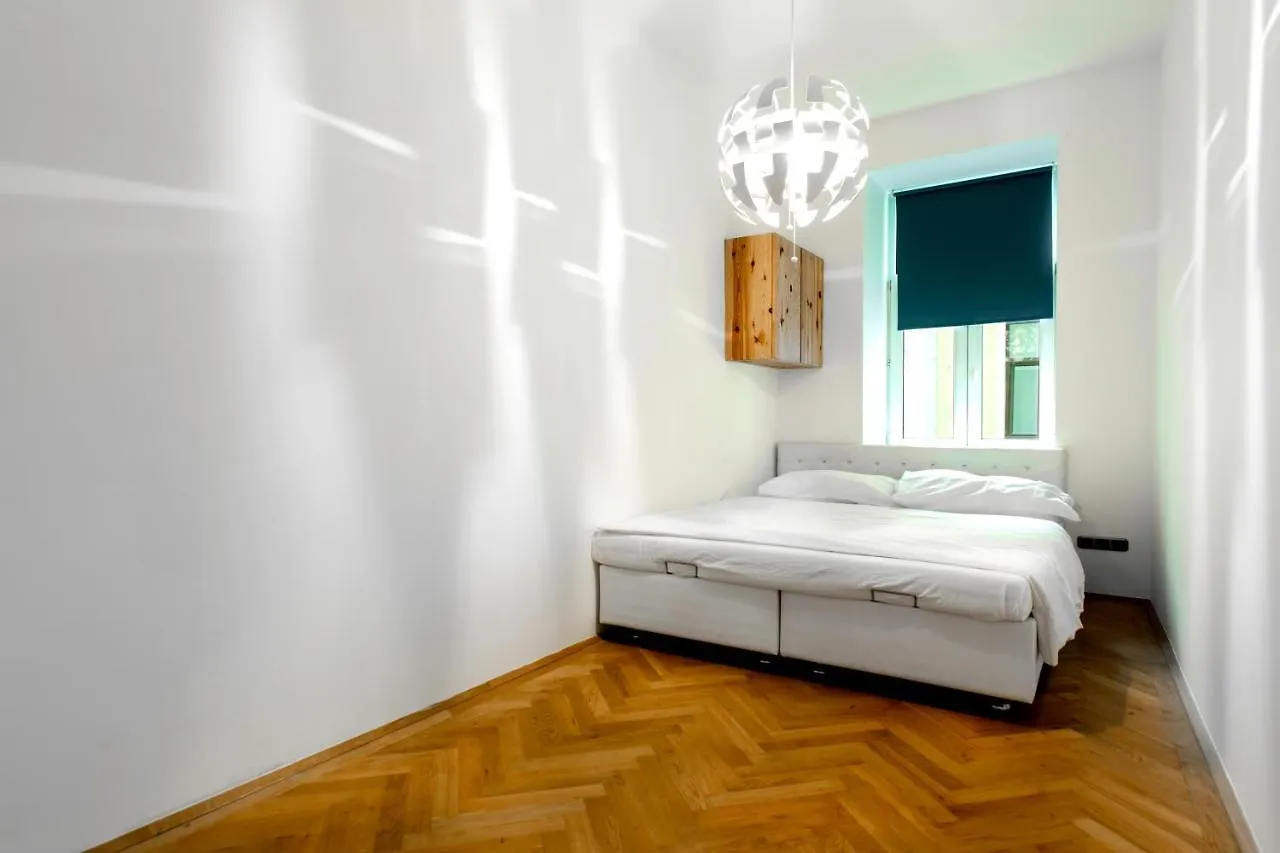 3-Bedroom Apartment In Central Vienna