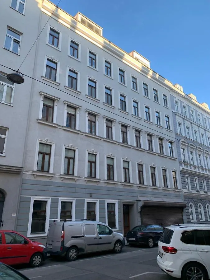 3-Bedroom Apartment In Central Vienna 0*,