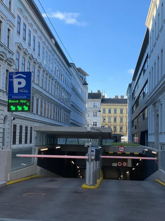 3-Bedroom Apartment In Central Vienna