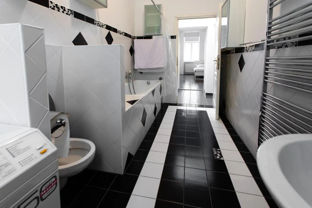 3-Bedroom Apartment In Central וינה